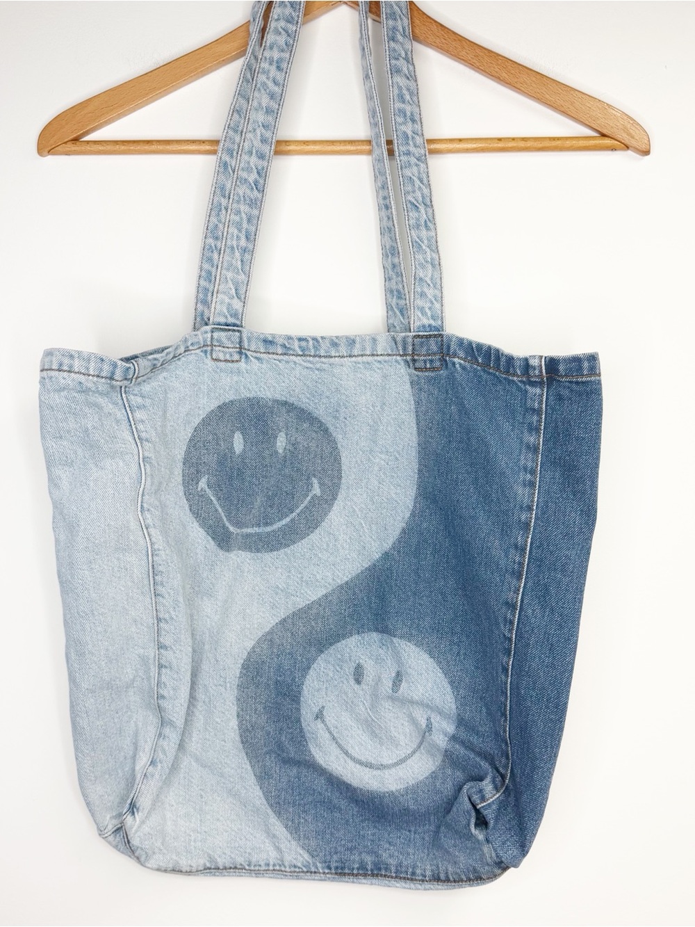 AEO Yin Yang Smiley Face Denim Tote Bag - Picture 2 of 4